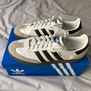 Adidas Samba 8.5 US Men’s in white and black with gum sole